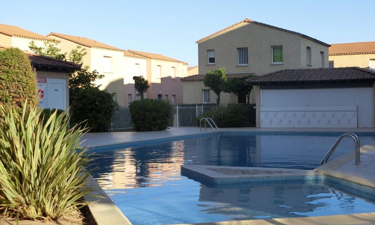 Valras-Plage House | Villa T3, private terrace & parking. Wifi Fibre, Swimming pool, Shops, Beach 50m!