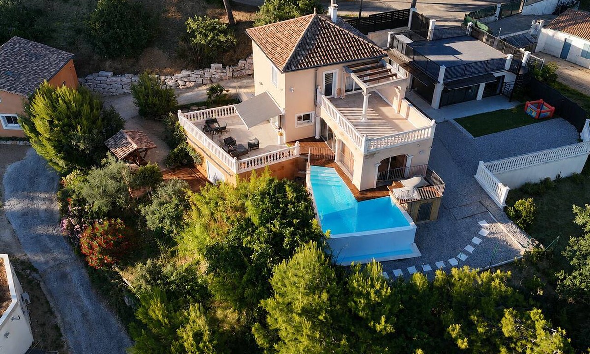 Laudun Villa | Villa with a pool, hot tub, and panoramic view