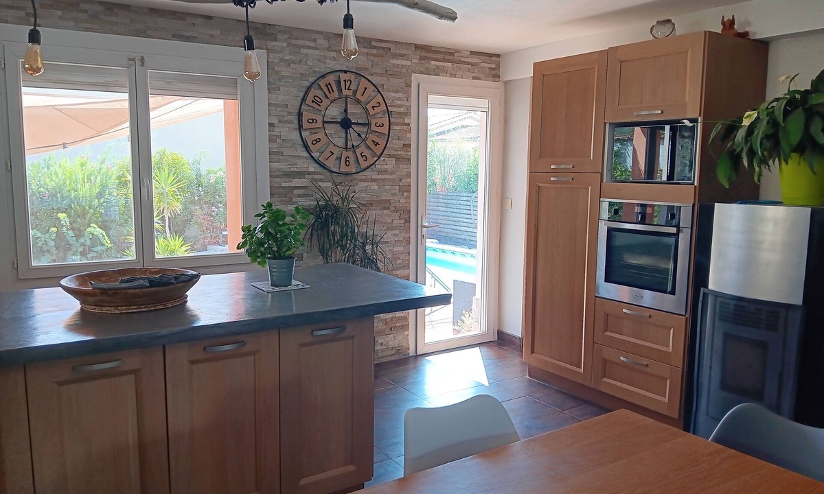 Pierrefeu-du-Var Villa | Villa with heated pool. Ideal for friends and family.