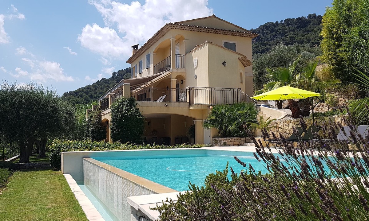 Saint-Cezaire-sur-Siagne Villa | VILLA WITH PANORAMIC VIEWS OF THE LAKE AND THE SEA.