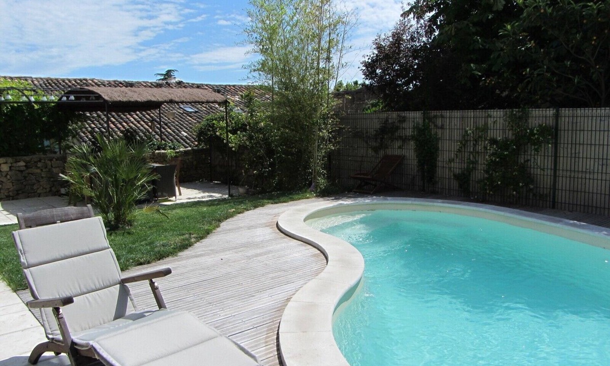 Salon-de-Provence Villa | Villa with pool, calm in the historical city (ideal for famillies)