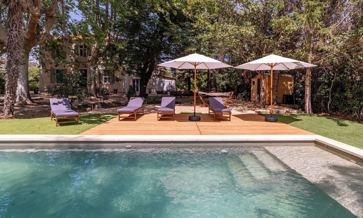 Arles Villa | Villa with swimming pool under the plane trees between Arles, the Alpilles and the Camargue