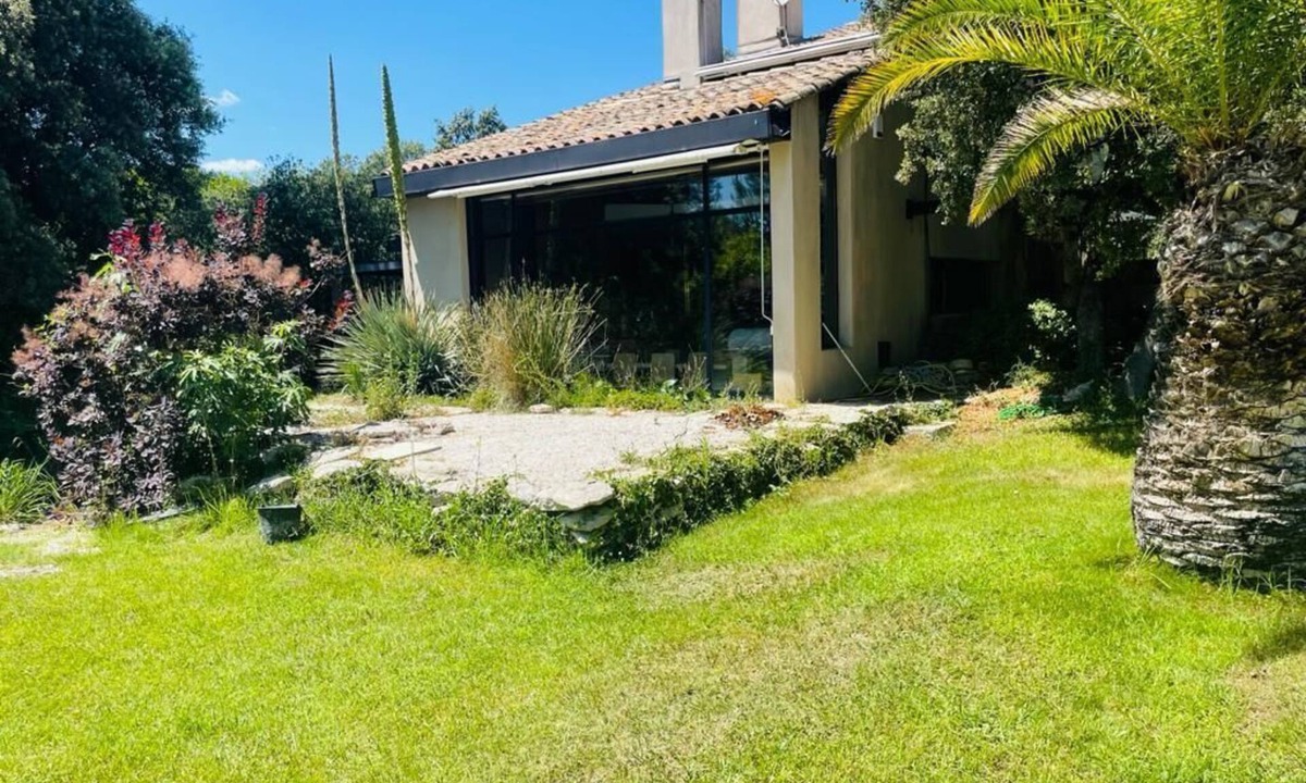 Aubais Villa | Villa Zen in the scrubland, between hiking trails and beaches 20 minutes away!
