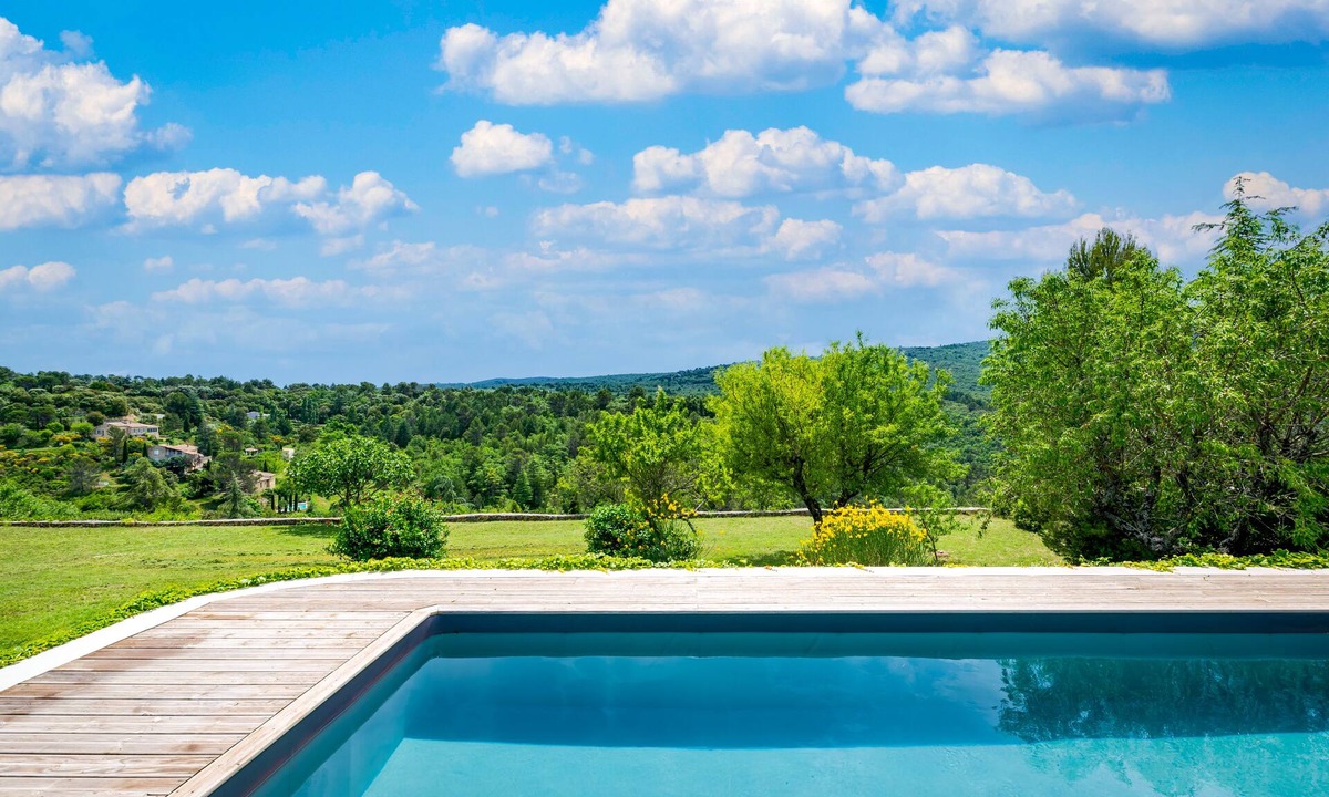 Bonnieux House | Village rental for 4 with heated pool and superb views over the Luberon valley