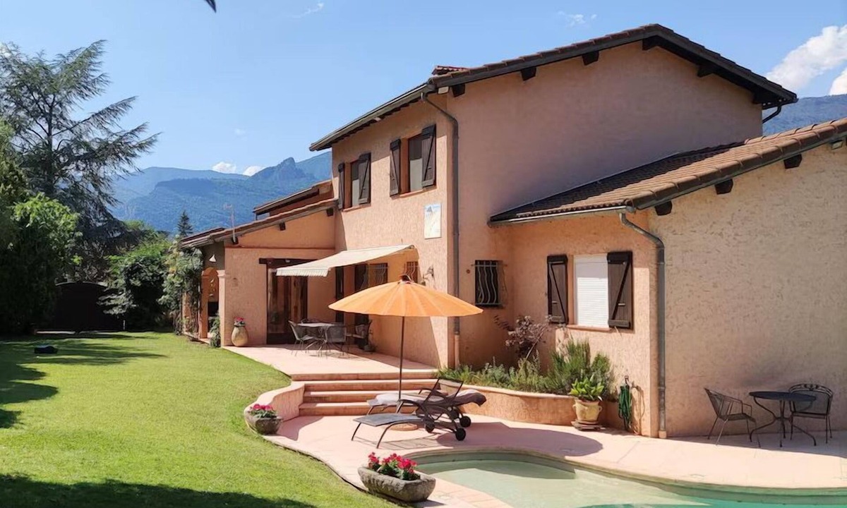 Sospel Villa | Villasospel - spacious villa classified 5* on 1500m2 enclosed grounds. Swimming pool and sauna.