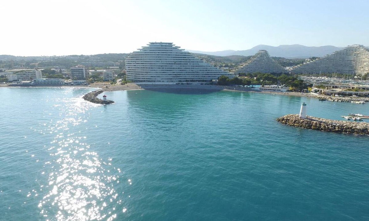 Villeneuve Loubet Beach Apartment | Villeneuve-Loubet: Apartment with Terrace, Air Conditioning and Garage