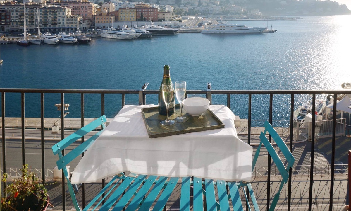 Quartier du Port Apartment | Waterfront panoramic sea view with balcony, AC