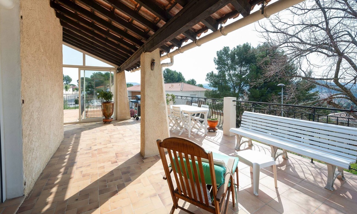Velaux Villa | Well-equipped village house near beaches