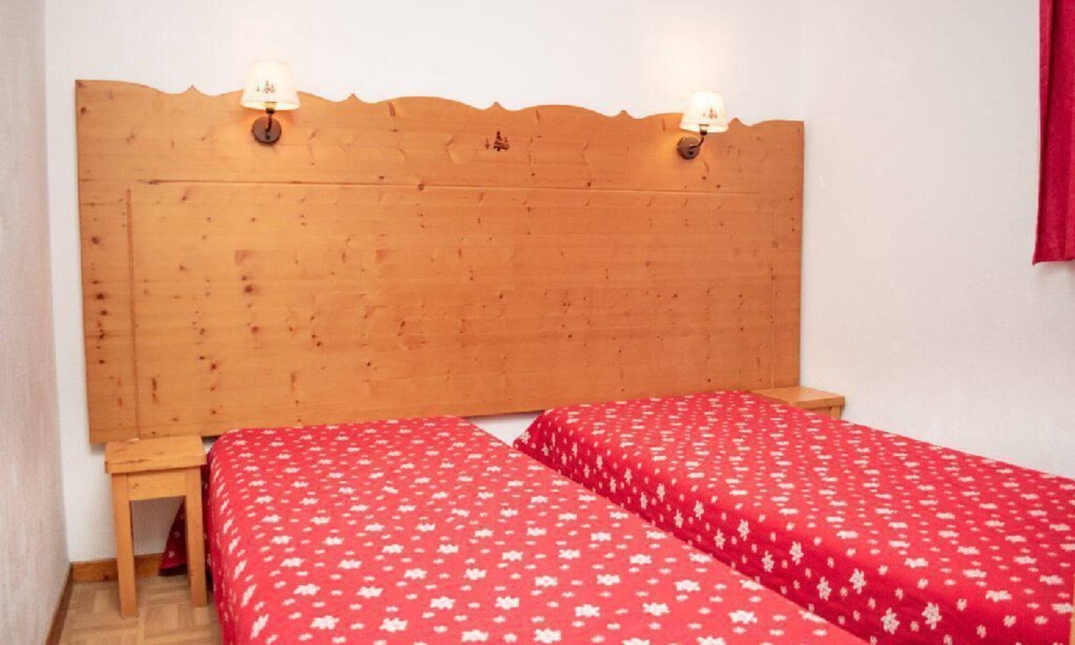 Puy-Saint-Vincent Apartment | Wifi, 1st floor, swimming pool, balcony, parking, tv, ski locker, 36m², Puy-Saint-Vincent