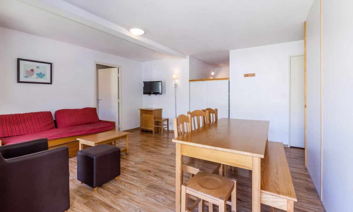 Allos Apartment | Wifi, 50m from shops, swimming pool, sauna, hammam, balcony, tv, ski locker, 42-45m², Val d'Allos