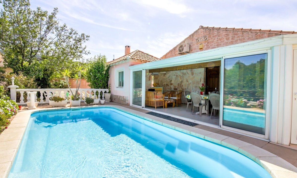 Sollies Pont House | Wonderful private villa for 6 guests with private pool, A/C, WIFI, TV, terrace and pets allowed