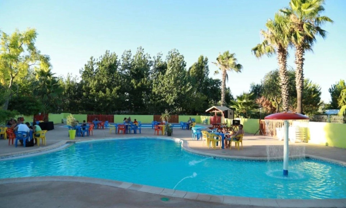 Villeneuve-les-Beziers House | ZEcamping 4 étoiles familial piscine bien-être locatif TV clim 35m2