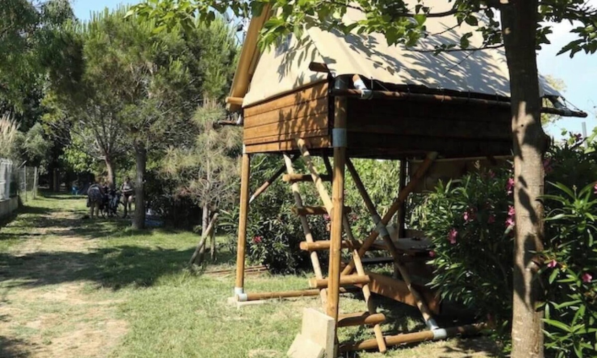 Villeneuve-les-Beziers Cabin | ZEcamping 4 étoiles piscine chiens acceptés club enfant tente BBQ 8m2