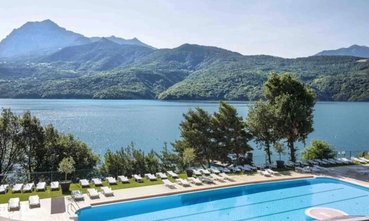 Chorges Apartment | ZEcamping 3 étoiles pataugeoire club enfant locatif TV LV clim 90m2
