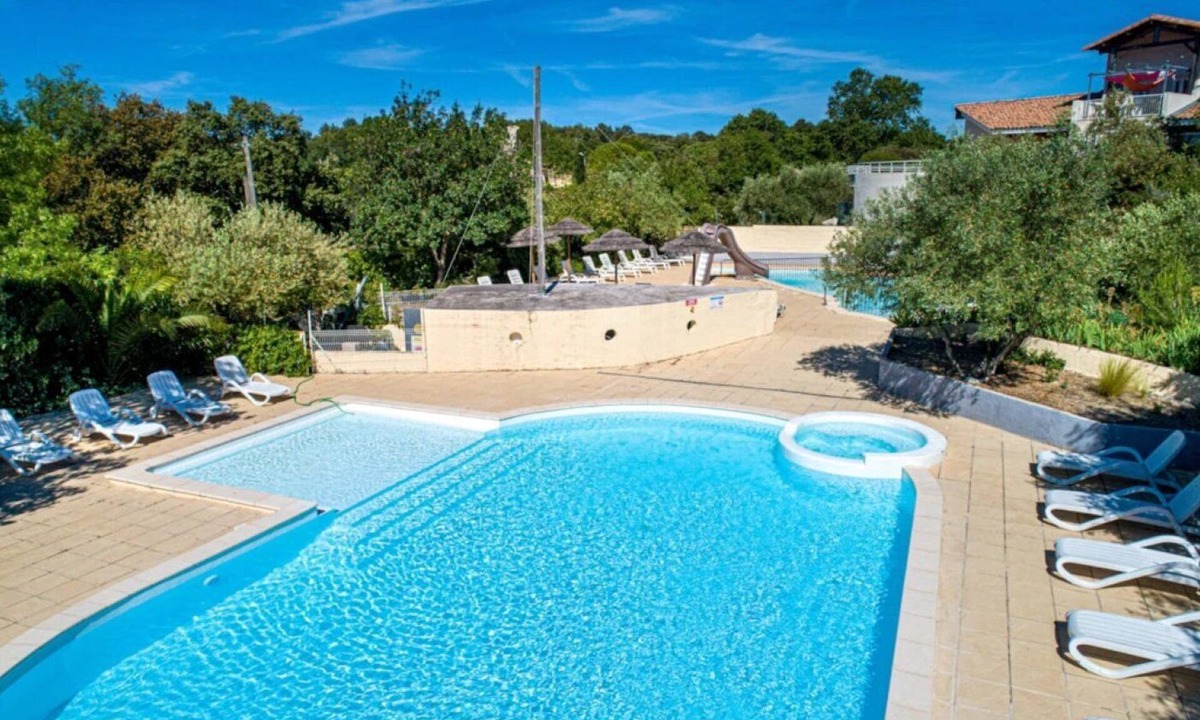 Castries House | ZEcamping 3 étoiles animé toboggans dog friendly locatif TV clim 23m2