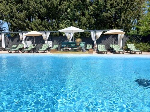 Paluds de Noves Ski Chalet | ZEcamping 4 étoiles pet friendly piscine et pétanque au cœur des Alpilles