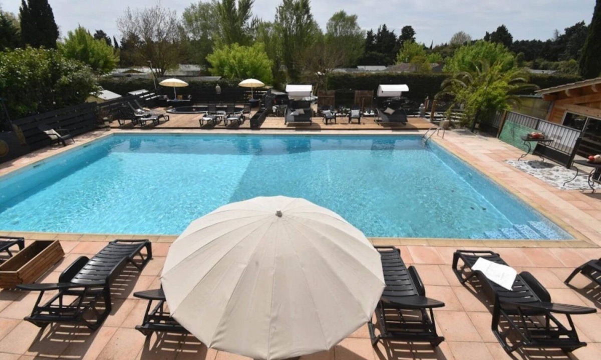 Paluds de Noves Ski Chalet | ZEcamping 4 étoiles piscine jacuzzi chalet TV LV clim 24m2 2 pers