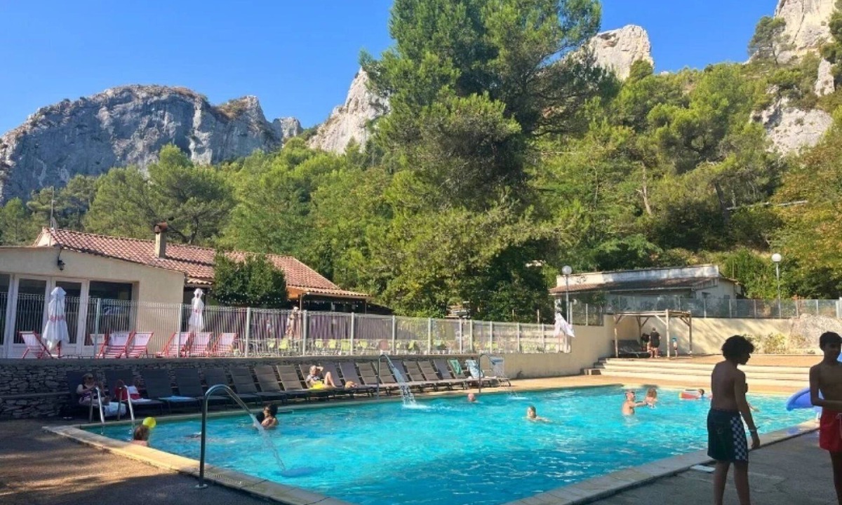 Orgon House | ZEcamping 4 étoiles piscine animaux acceptés mobil-home TV LV clim