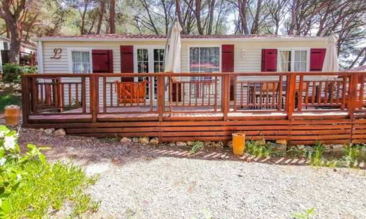 Castelnau-de-Guers House | ZEcamping 4 étoiles piscine dog friendly mobil-home TV 40m2 6 pers