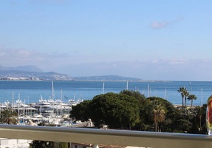 2-room apartment, sleeps 4, air-conditioned with parking in Villeneuve-Loubet Plage