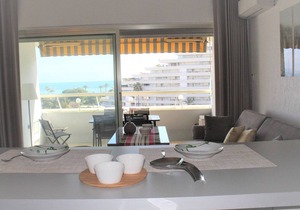 2-room apartment, sleeps 4, air-conditioned with parking in Villeneuve-Loubet Plage