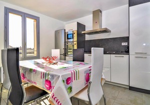 3 Bedroom Cozy Apartment In Uzs