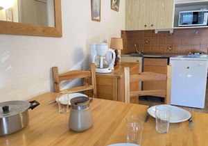 300m from resort center, 2nd floor, balcony, tv, ski locker, 25m², Risoul