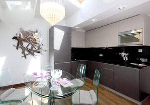 Apartment with Spacious Terrace