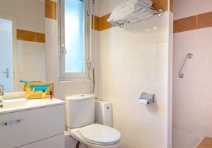 Appartement 2 Pièces avec Balcon, Climatisé, Proche Plage et Centre-Ville - FR-1-466A-2