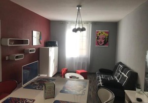 APPARTEMENT STYLE POP ART avec GARAGE CENTRE HISTORIQUE BEZIERS