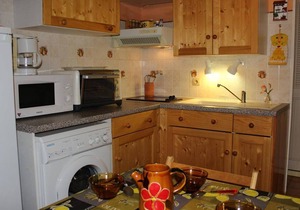 Beachside Getaway with Pool - Sleeps 5, BBQ, Veranda, Parking - Gruissan