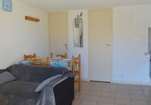 Charming 3-room mezzanine house near beach with terrace & parking