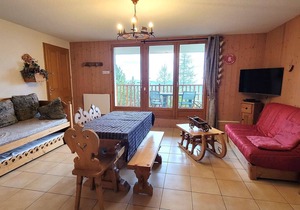 Cozy 6-Person Apartment in Ski Resort with South Terrace, Parking, and Free WIFI