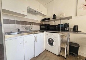 Studio lumineux avec balcon exposé sud, tout équipé et classé 2 étoiles. - FR-1-553-139