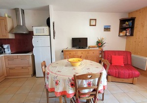 Sunlit Ground Floor Apartment, Sleeps 5, South-Facing Terrace - Chaillol 1600