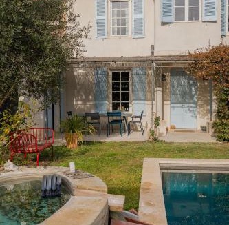 Est Villa | Élégante maison avec piscine idéalement située