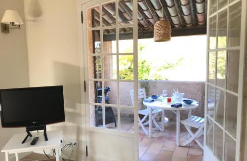 Roquefort-les-Pins Apartment | 06D - Appartement spacieux avec terrasses, jardin et piscine