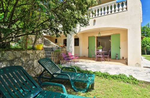 Le Bar-sur-Loup Apartment | 1 Bed Apartment Sleeps 4 -Private Garden & Pets Ok