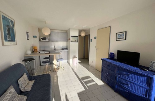 Valras-Plage Apartment | 1-bed apartment, terrace, private parking, near beach