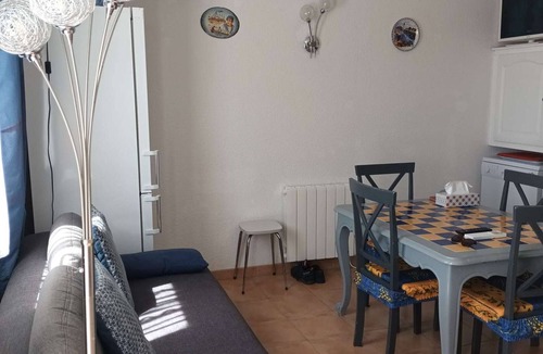 Serignan Apartment | 1-Bed + Bunk Terrace & Parking, 4 pers