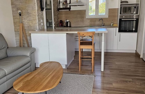 Giens Apartment | 1 Bedroom Apartment In Hyères