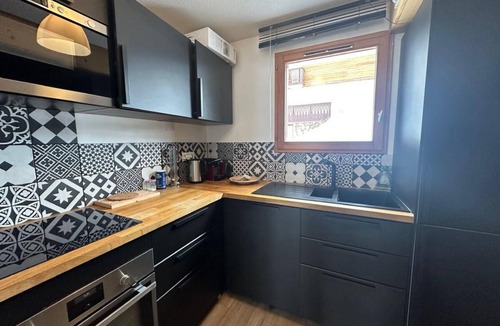Les Claux Apartment | 100m from shops, 2nd floor, view resort, terrace, balcony, parking, tv, ski locker, 80m², Vars