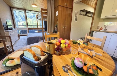 Les Claux Apartment | 100m from shops, 4th floor, view open/mountain, terrace, tv, 32m², Vars