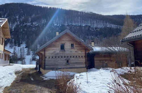 Molines-en-Queyras Ski Chalet | 104m² wooden chalet in the heart of a preserved regional mountain park