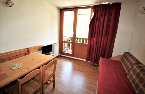 Valfrejus Apartment | 10m from resort center, 3rd floor, view mountain, balcony, parking, tv, ski locker, 20m², Valfréjus
