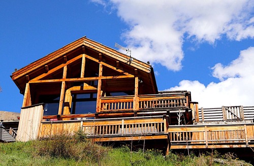 Vars Ski Chalet | 12-person chalet in Vars with private jacuzzi, cinema and view of the slopes