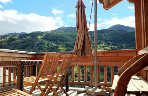 Vars Ski Chalet | 12-person chalet in Vars with private jacuzzi, cinema and view of the slopes