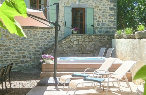 Saint-Hippolyte-du-Fort House | 1570 water mill with jacuzzi in the Cévennes