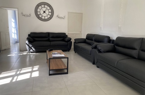 Bonnieux House | 16th century house in bonnieux 5 bedrooms 5 bathrooms swimming pool 14/7m large enclosed park