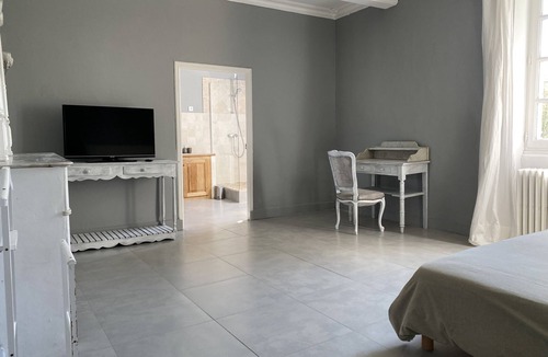 Bonnieux House | 16th century house in bonnieux 5 bedrooms 5 bathrooms swimming pool 14/7m large enclosed park